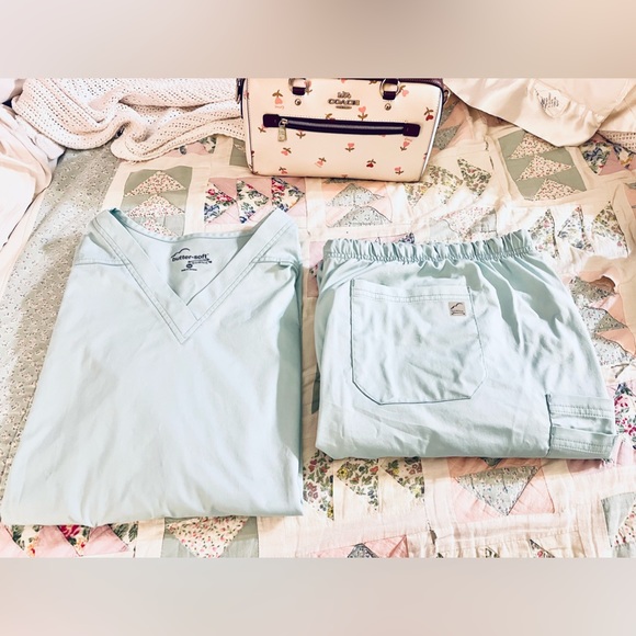 UA Butter-Soft Stretch Scrub Set - Picture 4 of 12